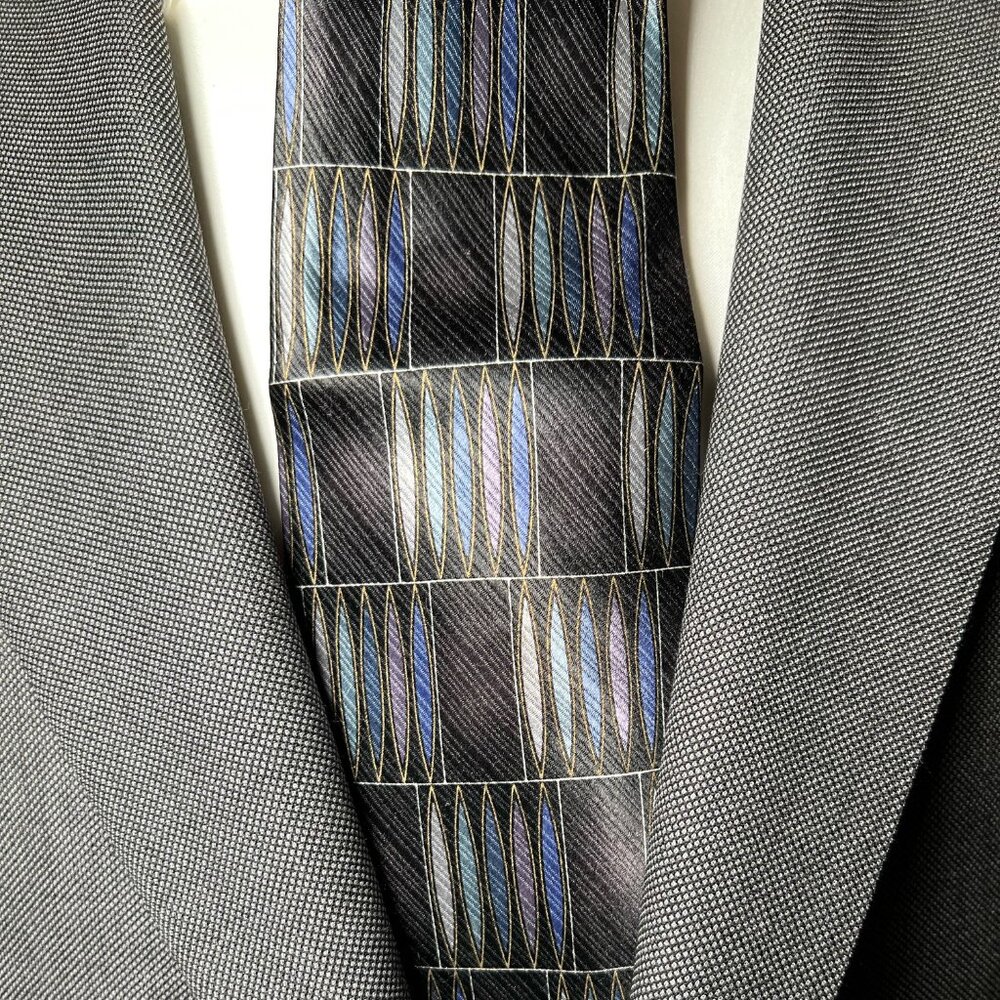 Martin Wong silk tie.